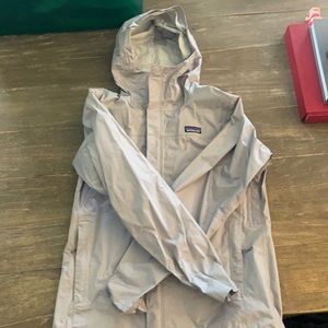 Patigonia rain jacket